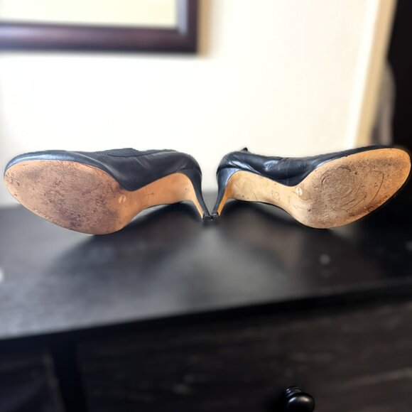 BCBGMAXAZRIA Black Leather Heel - Picture 3 of 3